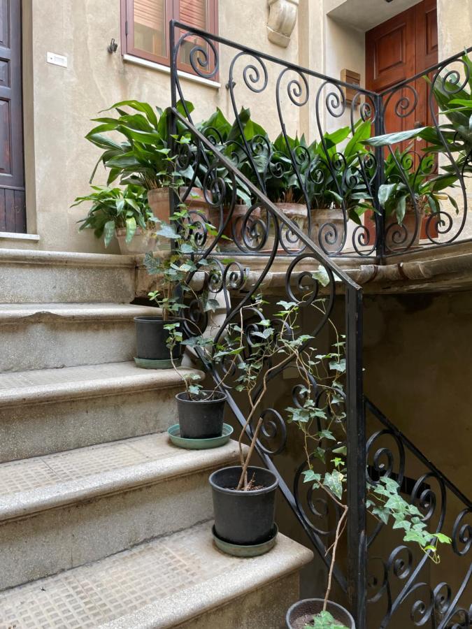 شقة La Casa Sulla Piazza إينّا المظهر الخارجي الصورة